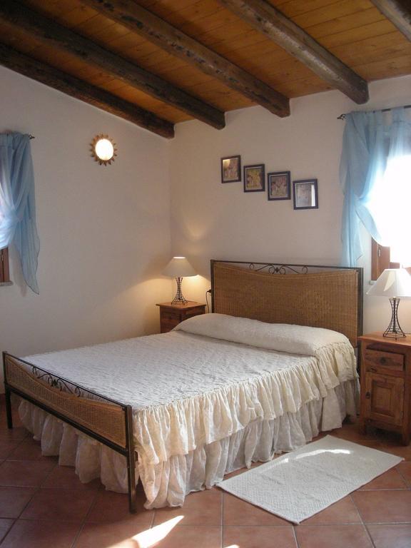 Bed and Breakfast Sa Ruscitta Сант'Антьоко Екстер'єр фото